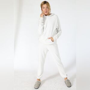 Perfect White Tee Fleetwood Inside Out Sweatpants In Sugar Size Large NWT
